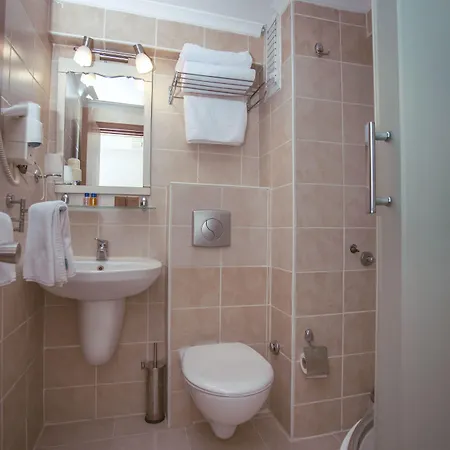 Hotel Limani 2*